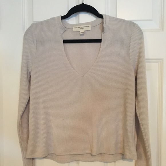 Long sleeved v neck - Picture 1 of 2